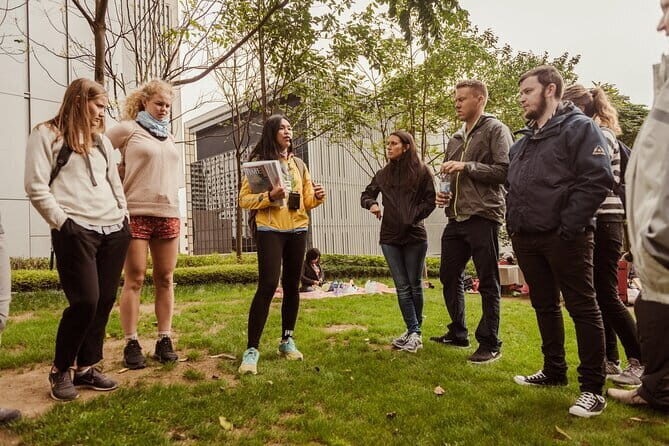 Introduction to Hong Kong: Central Tip Based Walking Tour - Good To Know