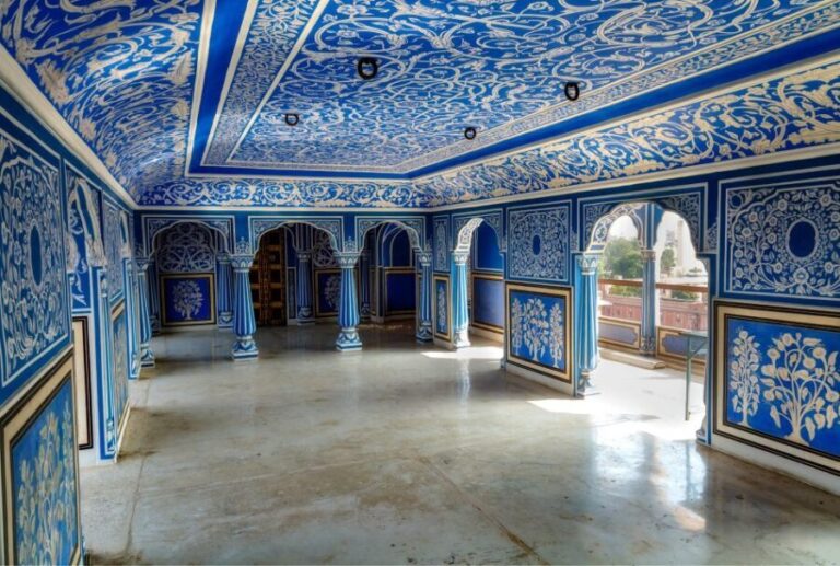 Jaipur City Tour: City Palace, Jantar, Hawa & Jal Mahal - The Value of a Guided Tour in Jaipur