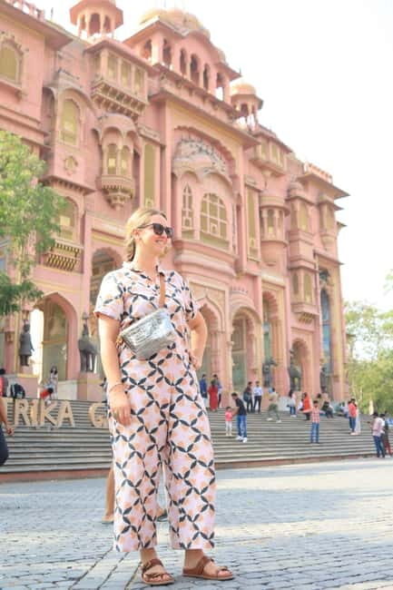 Jaipur: Patrika Gate Professional Photoshoot with Local - Who Should Consider This Photoshoot?