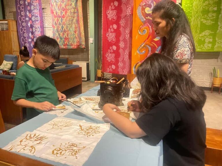 Jakarta: City Tour and Batik Workshop with Lunch - Practical Details and Considerations