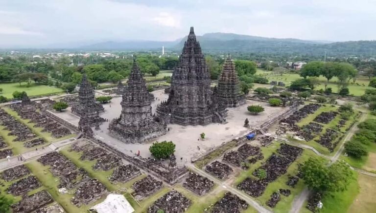 Java's Golden Triangle: Stones, Spires & Water Castle Sunset - The Logistics: How the Day Unfolds