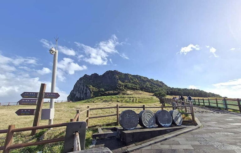 Jeju Island: Eastern Tour for Leisurely Walkers - Seongsan Ilchulbong: The UNESCO Wonder