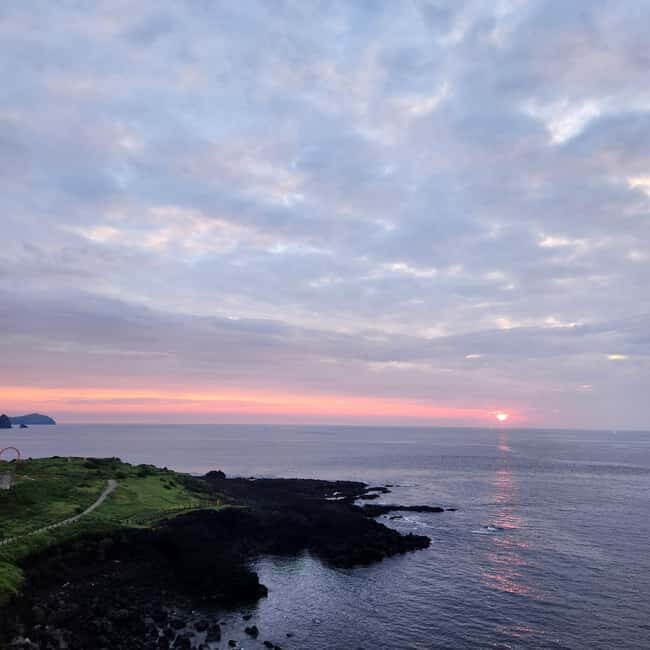 Jeju Island: Sunrise Guided Tour with Hotel Pickup - Discovering the Jeju Sunrise Tour