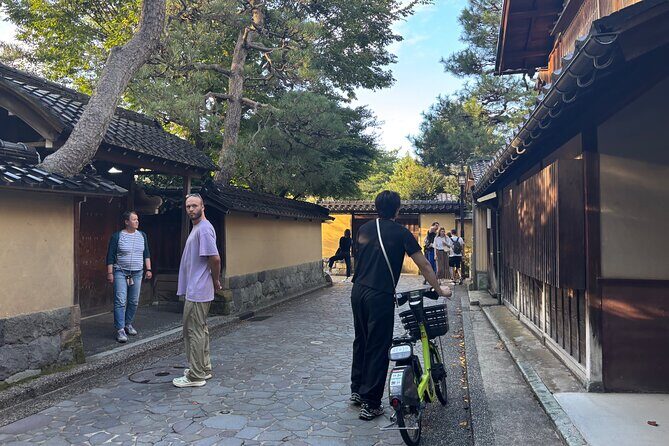 Kanazawa Cycling Tour Ninja Temple Myoryuji and City Highlights - Practical Details: What to Expect
