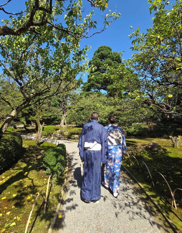 Kanazawa: Kimono Rental, Kenrokuen, and Castle Tour - Kimono Rental and Dressing Experience