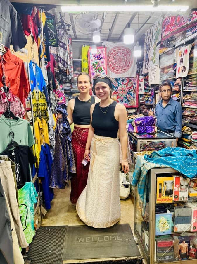 Kandy: Shopping & Street Food Tour by Tuk Tuk (Local Guide) - Art, Crafts, and Traditional Sri Lankan Artisans