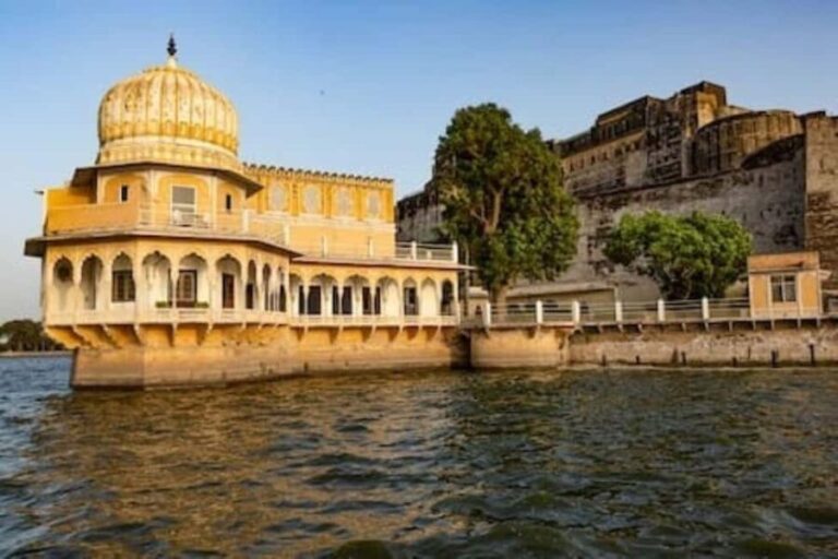 Kishangarh: City Palace, Phool Mahal, & Marble Tour - Transportation and Group Size