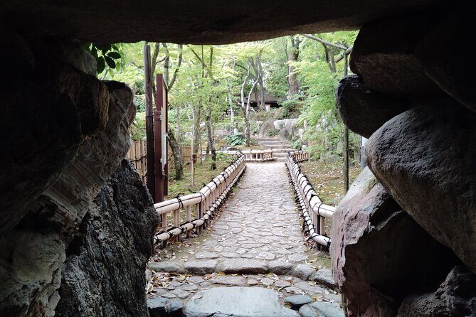 Kobe: Sorakuen Garden Guided Walking Tour 1h - Is the Price Worth It?