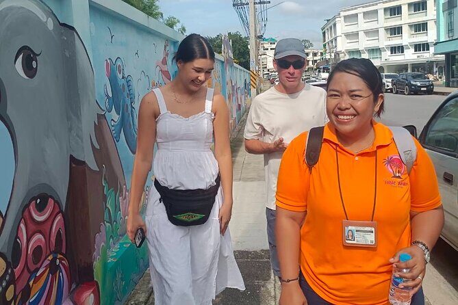 Krabi Flavors: Morning Food Tour - Iconic Photo Stop: The Mud Crabs Sculpture