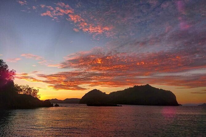 Krabi Hong Island Sunset Tour with BBQ & Night Plankton Swim - Exploring Hong Lagoon and Mangroves