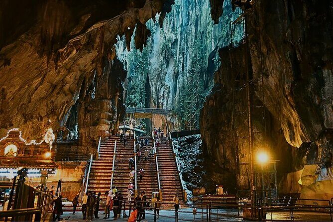 Kuala Lumpur Bus Tour Experience 3 Days - Day 1: Iconic Batu Caves and Elephant Sanctuary