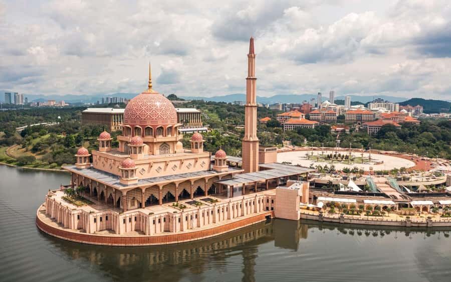 Kuala Lumpur: Putrajaya Lakeside Views & Pink Mosque Ride - An In-Depth Look at the Putrajaya Experience
