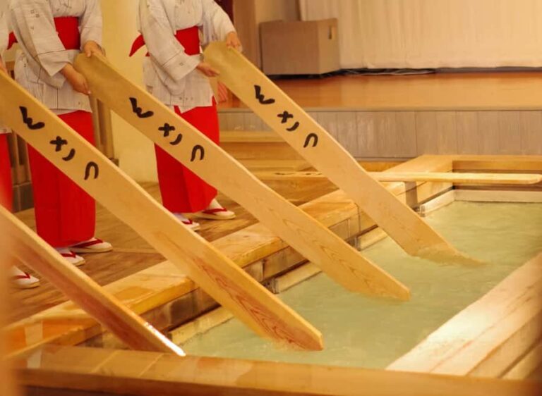 Kusatsu: Hot Spring Culture Walk at Yubatake & Sainokawara - Experience the Tradition of Yumomi at Netsu-no-Yu