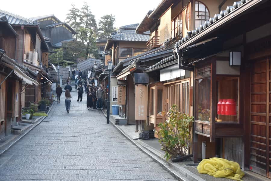 Kyoto Cultural Etiquette & GionPontocho Walking Tour - Detailed Breakdown of the Itinerary
