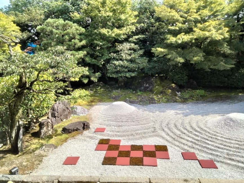 Kyoto: Gion Highlights & Hidden Treasures Guided Tour - The Guides Make a Difference