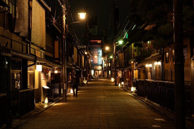 Kyoto: Gion Night Walking Tour with Geisha Insight - Analyzing the Experience: Price, Duration, and Value