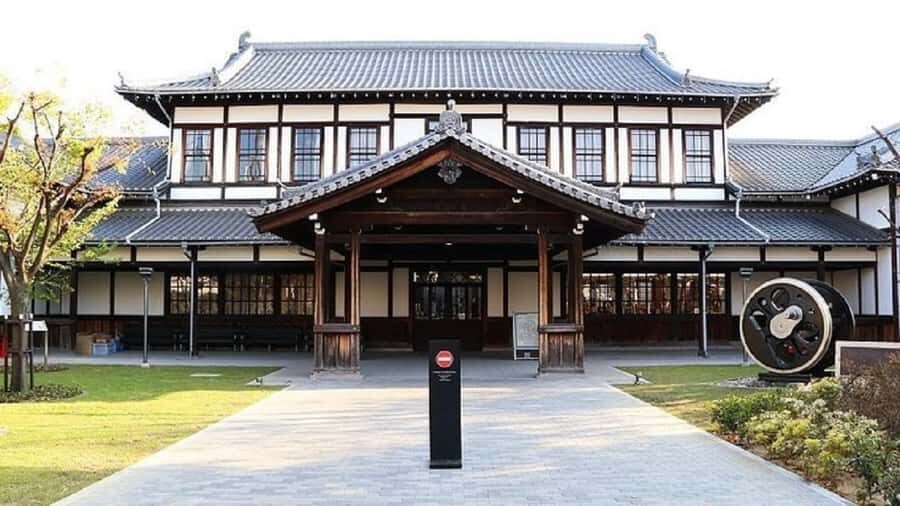 Kyoto: Guided Tour - Explore Nijo Castle and Railway Museum - Discovering the Kyoto Railway Museum