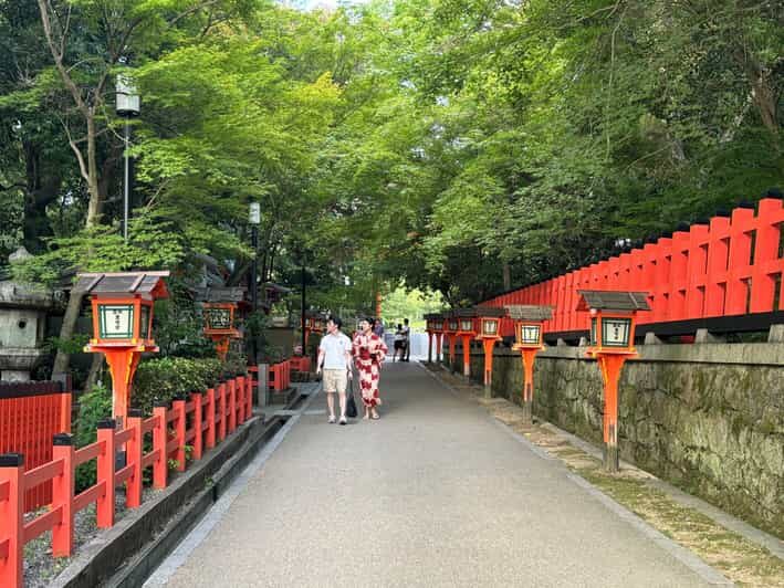 Kyoto: Half-Day Private Tour Gion Geisha District & Kiyomizu - Yasaka Shrine: A Cultural Landmark with a 1400-Year History
