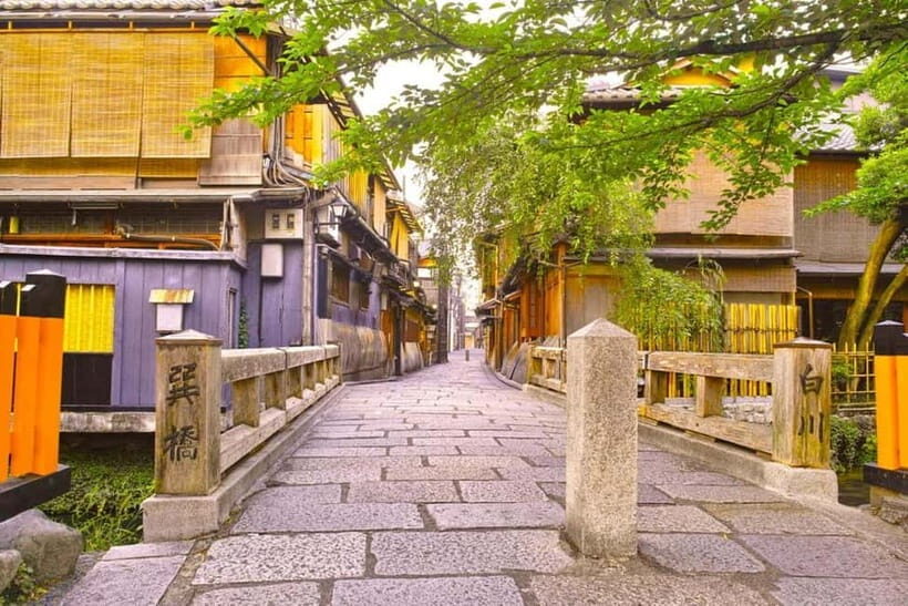 Kyoto Unveiled: Private Tour of Heritage, Beauty & Spirit - The Charm of Gion Shirakawa and Maruyama Park