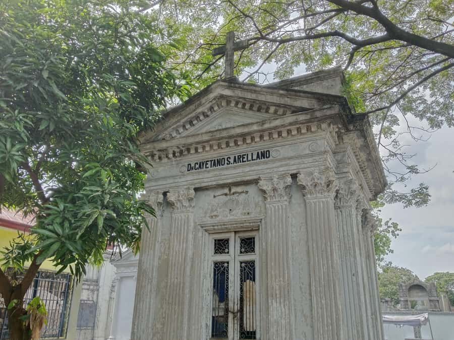 La Loma Catholic Cemetery Walking Tour - Engaging with Filipino Traditions