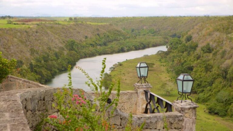 La Romana: Catalina Island and Altos de Chavón Day Trip - What Makes Catalina Island Special?