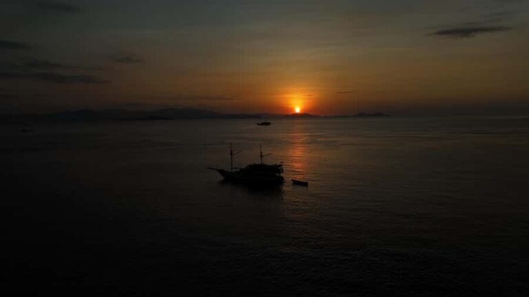 Labuan Bajo: 2 Nights Komodo Liveaboard on Phinisi Boat - Authentic Experiences and Practical Considerations