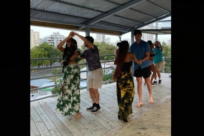 Learn Salsa in San Juan - Vivid beginner lesson - The Classroom Experience and Group Size