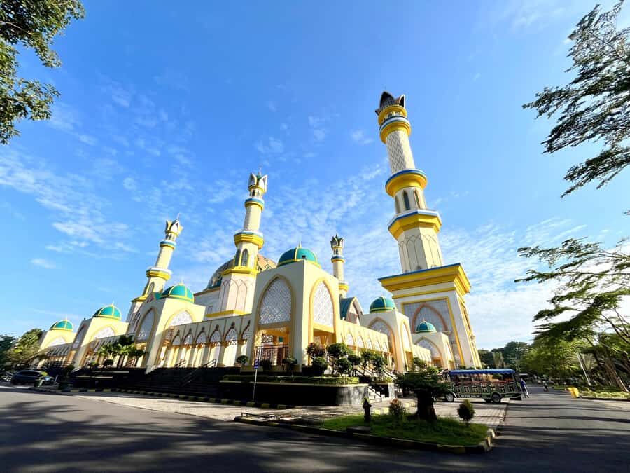 Lombok: Mataram City, Pusuk Monkey Forest & Beach Tour - Transportation, Timing, and Group Experience