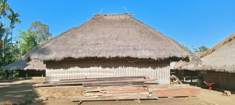 Lombok Senaru: Sasak Village, Waterfall & River Tubing Tour - The Majestic Waterfalls: Sendang Gile and Tiu Kelep