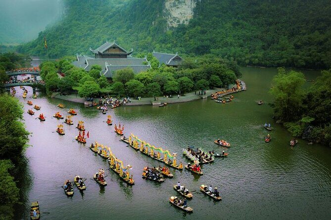 Luxury 1-Day Tour to Hoa Lu, Trang An & Mua Cave from Hanoi - Stop 2: A Feast for the Senses — Lunch at a 5-Star Restaurant