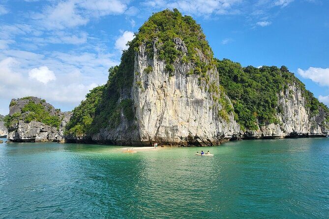 Luxury Private Yacht Explore the Stunning Beauty of Halong Bay - In-Depth Breakdown of the Itinerary
