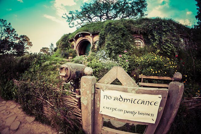 Luxury Small group tour from Auckland to Hobbiton Movie Set - The Value of this Tour