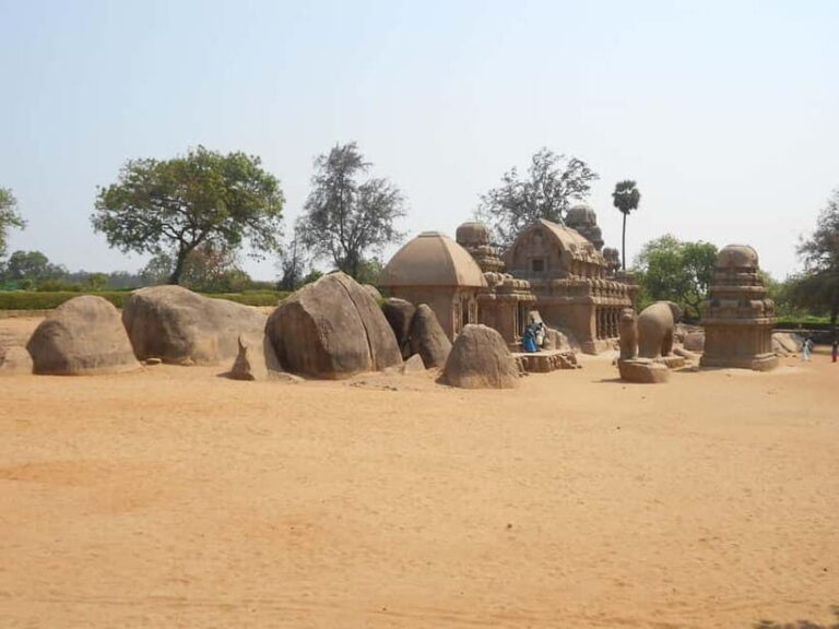 Mahabalipuram walking tour with local guide and lunch - The Lunch Experience