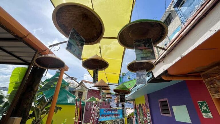 Malang: Rainbow Village & Kayutangan Heritage Walking Tour - Who Will Enjoy This Tour?