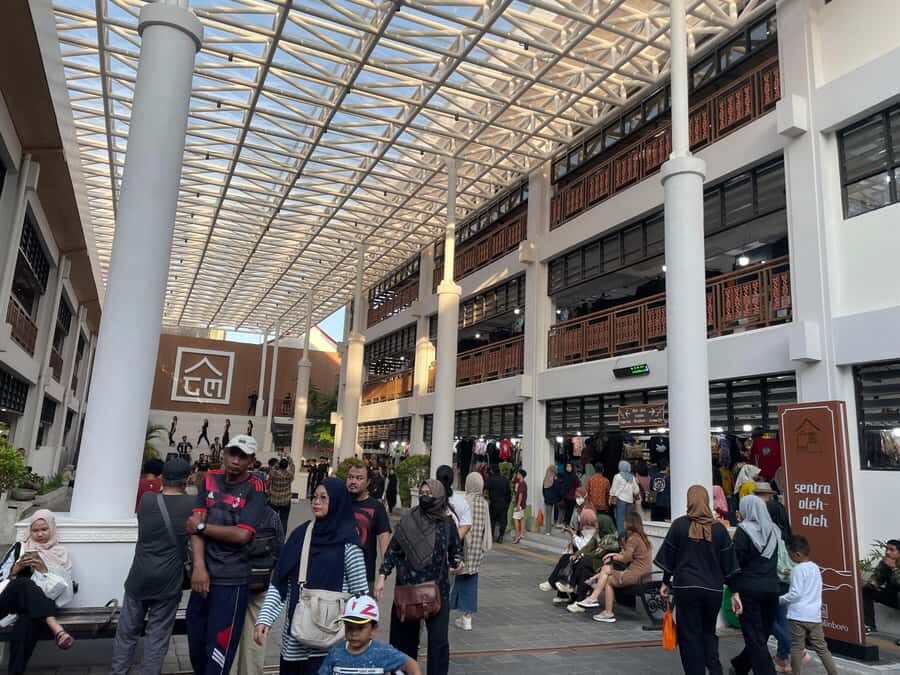 Malioboro Street Walking Tour with 5 local snacks tasting - What To Expect in Terms of Logistics