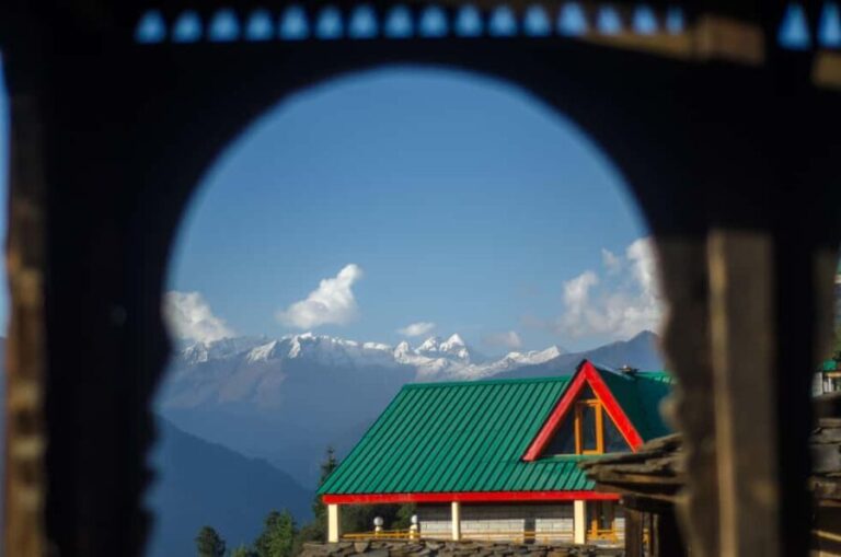 Manali: Chachogi Himachali Village Stay & Culture - The Charm of Chachogi: An In-Depth Look