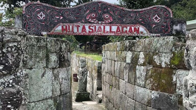 Medan: 4-Day Lake Toba, Samosir Island, and Berastagi Tour - What Makes This Tour Stand Out