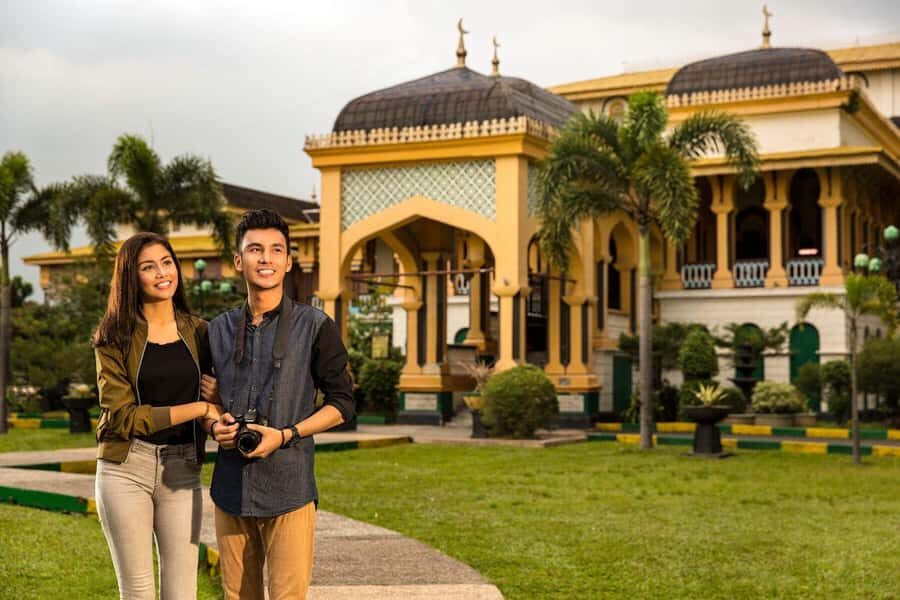 Medan: Highlights City Sightseeing Guided Group Tour - Religious and Cultural Sites