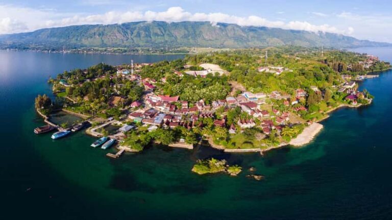 Medan: Lake Toba Day Trip with Ferry and Lunch - What Makes This Tour Stand Out?