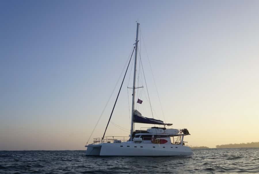 Mirissa or Colombo: Sunset Yacht Cruise with Sparkling Wine - Where the Experience Starts