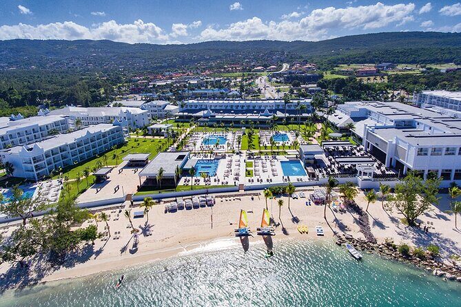 Montego Bay Airport Transfer to Montego Bay and Falmouth Hotels - A Closer Look at the Experience