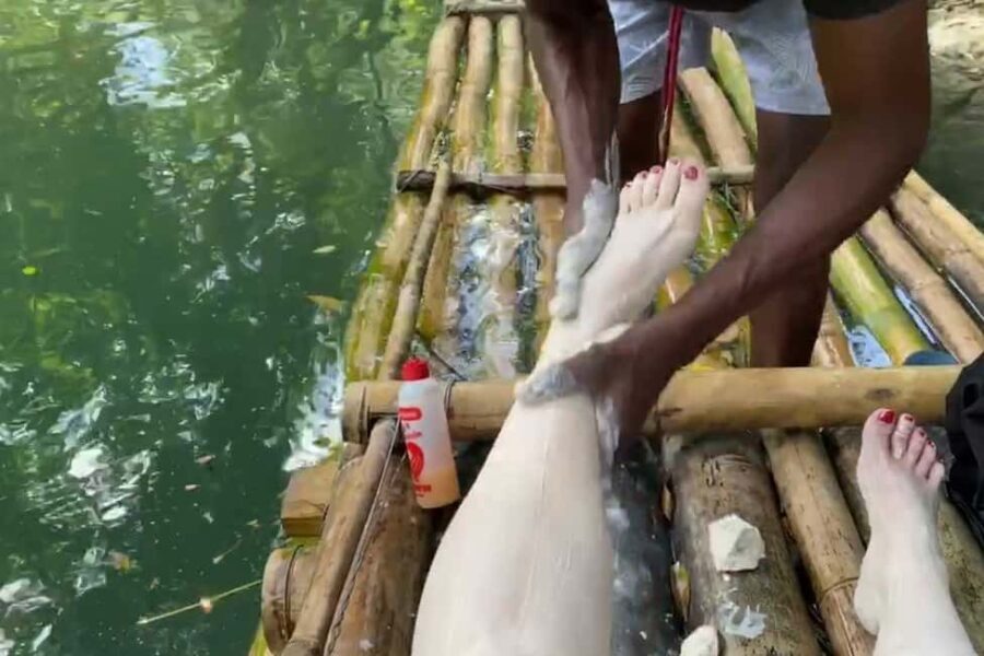 Montego Bay: Bamboo Raft Cruise on the Great River - Floating Shops and Local Flavors