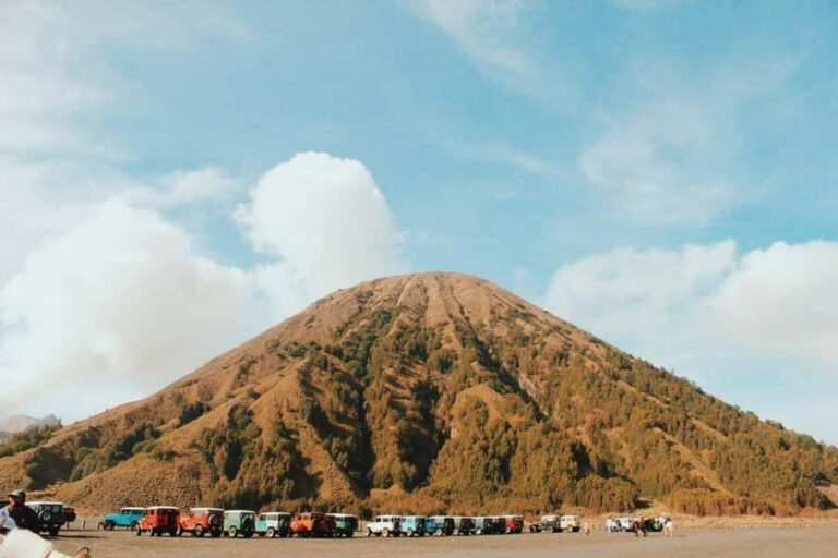 Mount Batok Sunrise Hike with Breakfast - An In-Depth Look at the Mount Batok Sunrise Hike