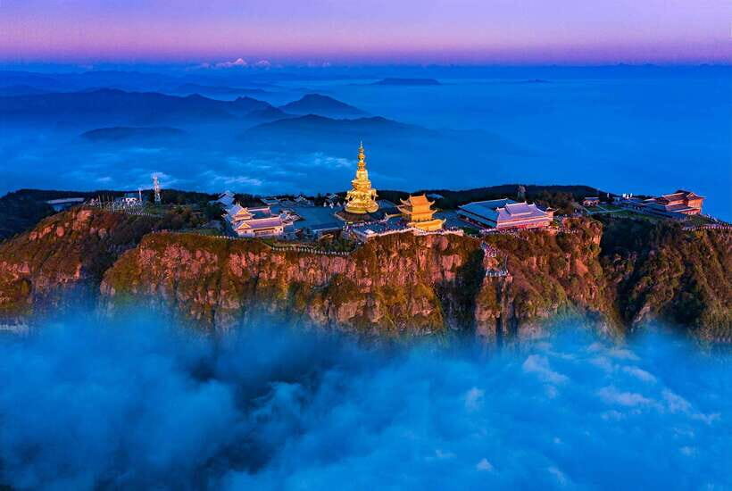 Mount Emei and Leshan Giant Buddha Two-Day Private Tour - Leshan Giant Buddha: A Marvel of Ancient Craftsmanship