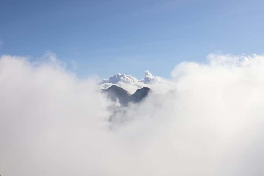 Mount Rinjani: Rinjani Trekking Full Experience - Day Two: From Crater Rim to Segara Anak Lake