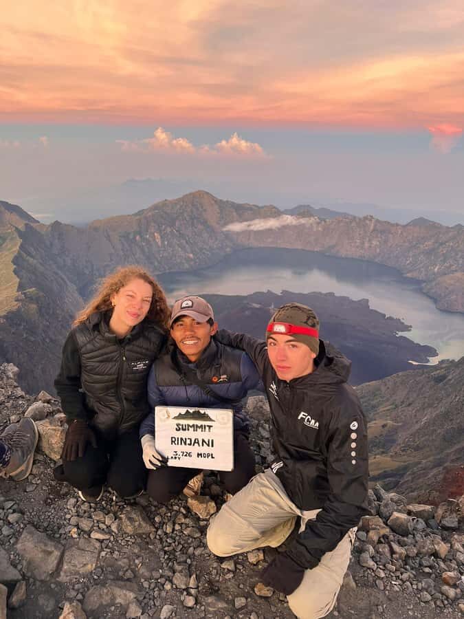 Mount Rinjani: Trekking To Summit Rinjani 3726m Day Tour - Day 1: The Ascent Via Sembalun