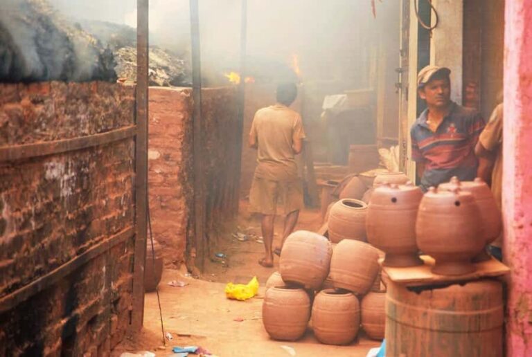 Mumbai:Dharavi Slum Tour & Optional Visit to Dhobi Ghat - A Deep Dive into the Dharavi Tour Experience