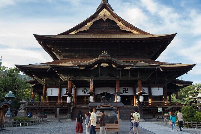 Nagano Highlights Snow Monkeys Nozawa Onsen and Zenkoji Temple - Practical Tips for Travelers