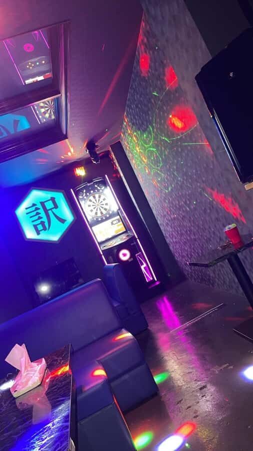 Naha: Karaoke & Darts Snack Bar "Wakeari ()" - Discovering Wakeari: An Authentic Okinawan Nightspot