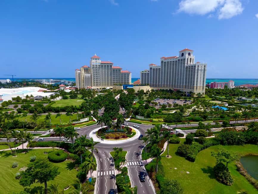 Nassau: Historic City Tour with Drink and Food Tasting - The Queens Staircase: A Marvel of Craftsmanship